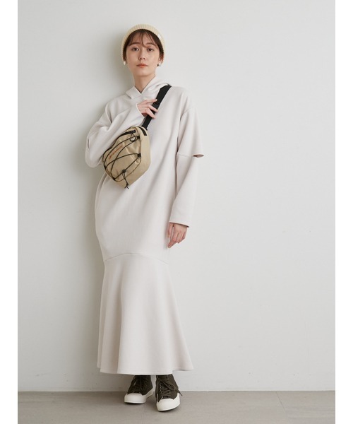 emmi(エミ)の「【emmi atelier】フーディーカットワンピース(ワンピース・レディース・オリーブ/アイボリー/ブラック/ネイビー/ライトベージュ・1/0)」の18枚目の写真