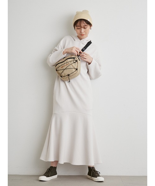 emmi(エミ)の「【emmi atelier】フーディーカットワンピース(ワンピース・レディース・オリーブ/アイボリー/ブラック/ネイビー/ライトベージュ・1/0)」の19枚目の写真