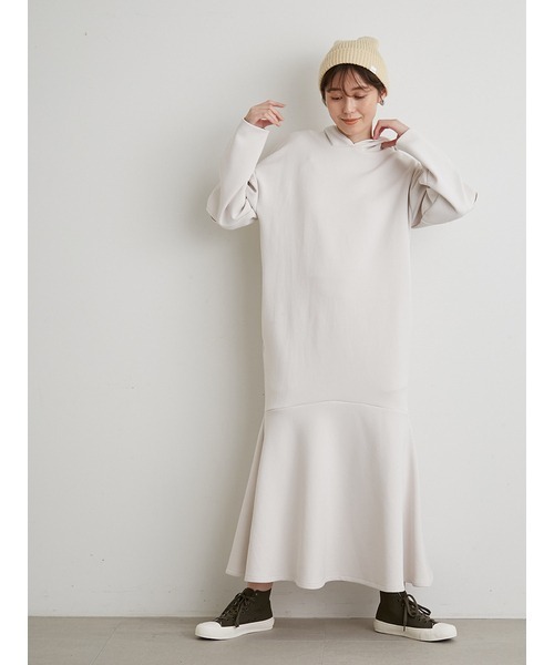 emmi(エミ)の「【emmi atelier】フーディーカットワンピース(ワンピース・レディース・オリーブ/アイボリー/ブラック/ネイビー/ライトベージュ・1/0)」の20枚目の写真