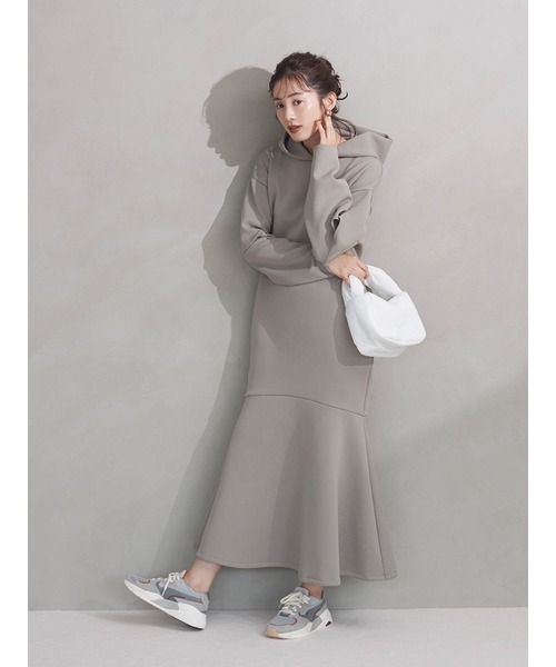 emmi(エミ)の「【emmi atelier】フーディーカットワンピース(ワンピース・レディース・オリーブ/アイボリー/ブラック/ネイビー/ライトベージュ・1/0)」の6枚目の写真