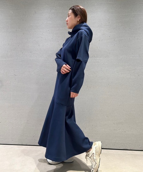 emmi(エミ)の「【emmi atelier】フーディーカットワンピース(ワンピース・レディース・オリーブ/アイボリー/ブラック/ネイビー/ライトベージュ・1/0)」の22枚目の写真