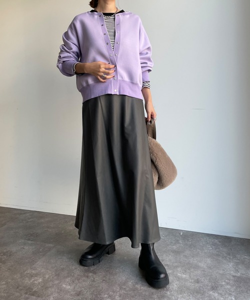 DouDou（ドゥドゥ）の「【WEB限定】フェイクレザーフレアスカート（スカート・レディース・チャコールグレー/モカ・FREE）」の6枚目の写真