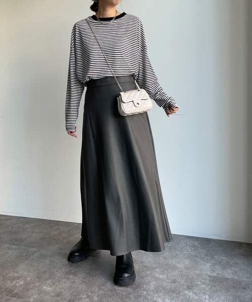 DouDou（ドゥドゥ）の「【WEB限定】フェイクレザーフレアスカート（スカート・レディース・チャコールグレー/モカ・FREE）」の3枚目の写真