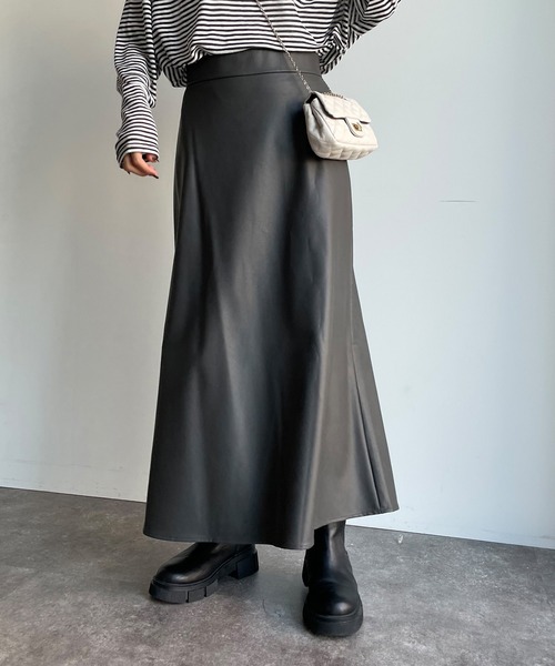 DouDou（ドゥドゥ）の「【WEB限定】フェイクレザーフレアスカート（スカート・レディース・チャコールグレー/モカ・FREE）」の10枚目の写真