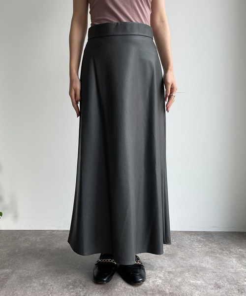 DouDou（ドゥドゥ）の「【WEB限定】フェイクレザーフレアスカート（スカート・レディース・チャコールグレー/モカ・FREE）」の13枚目の写真