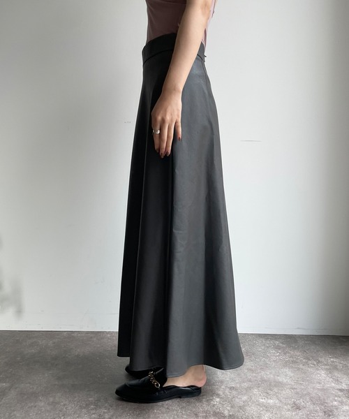 DouDou（ドゥドゥ）の「【WEB限定】フェイクレザーフレアスカート（スカート・レディース・チャコールグレー/モカ・FREE）」の14枚目の写真