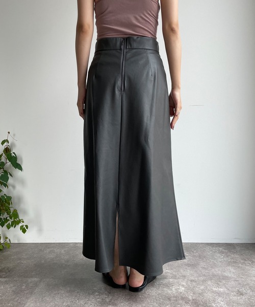 DouDou（ドゥドゥ）の「【WEB限定】フェイクレザーフレアスカート（スカート・レディース・チャコールグレー/モカ・FREE）」の15枚目の写真