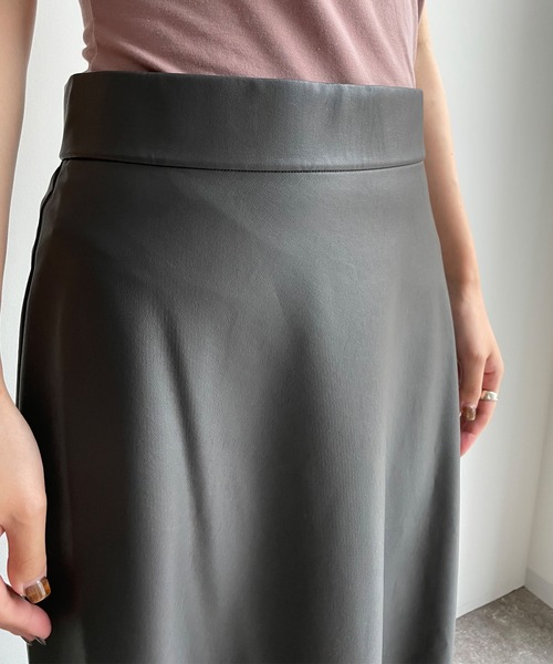 DouDou（ドゥドゥ）の「【WEB限定】フェイクレザーフレアスカート（スカート・レディース・チャコールグレー/モカ・FREE）」の16枚目の写真
