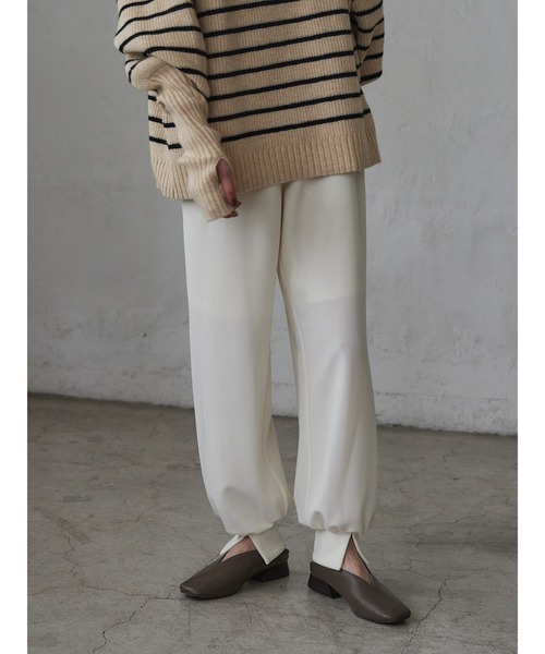 rem closet（レムクローゼット）の「ジョーゼットスリットジョガーパンツ（その他パンツ・レディース・オフホワイト・S/M）」の2枚目の写真
