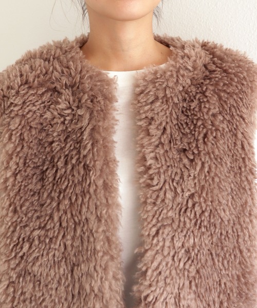 andme(アンドミー)の「シープ風ファーベスト(ベスト・レディース・ベージュ/ブラウン/モカ/アイボリー/チャコールグレー・F(M))」の6枚目の写真