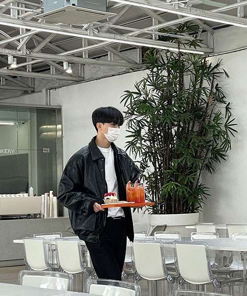ASCLO(エジュクロ)の「ASCLO Volume Big Pocket Banding Leather Jacket(ブルゾン・メンズ・ブラック・FREE)」の5枚目の写真