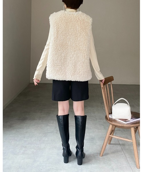 She's Closet（シーズクローゼット）の「ノーカラーボリュームファーベスト（ベスト・レディース・ブラウン/ベージュ/アイボリー/ブラック/スモークピンク・FREE）」の16枚目の写真