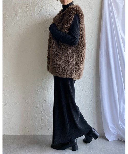 She's Closet（シーズクローゼット）の「ノーカラーボリュームファーベスト（ベスト・レディース・ブラウン/ベージュ/アイボリー/ブラック/スモークピンク・FREE）」の18枚目の写真