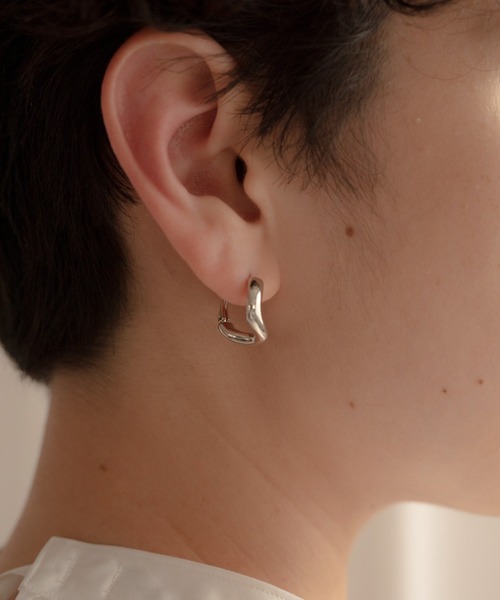 novice(ノーヴィス)の「【novice】Twisted Nuance Pierce(ピアス(両耳用)・レディース・シルバー/ゴールド・FREE)」の1枚目の写真
