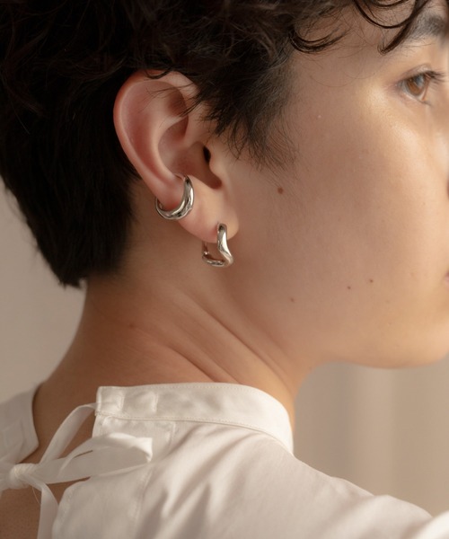 novice(ノーヴィス)の「【novice】Twisted Nuance Pierce(ピアス(両耳用)・レディース・シルバー/ゴールド・FREE)」の5枚目の写真