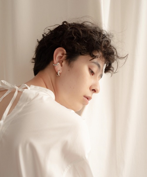 novice(ノーヴィス)の「【novice】Twisted Nuance Pierce(ピアス(両耳用)・レディース・シルバー/ゴールド・FREE)」の3枚目の写真