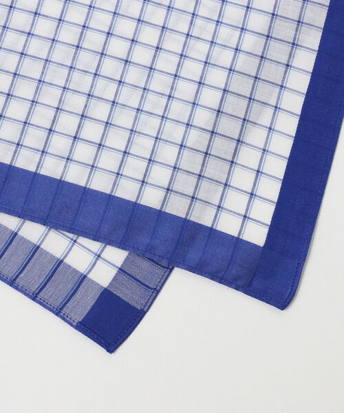 BEAMS F（ビームスエフ）の「GRAZIINA / グラフチェック ハンカチ（ハンカチ/ハンドタオル・メンズ・ブルー・ONE SIZE）」の2枚目の写真