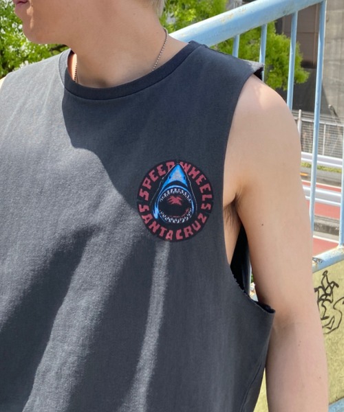 SANTA CRUZ(サンタクルーズ)の「【ムラサキスポーツ別注】SANTACRUZ/サンタクルーズ バックプリント カットオフタンクトップ/バンドTee ピグメントT ノースリーブ SC BANDMAN 502232406(タンクトップ・メンズ・ブラック×レッド/ブラック×ブルー/ブルー系その他・L/M/XL)」の8枚目の写真