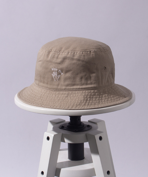 RIVER UP（リバーアップ）の「＜BASIQUENTI＞ハンドサイン刺繍 オールシーズン対応 ユニセックス バケットハット（ハット・メンズ・ブラック/ネイビー/ベージュ/モスグリーン/ホワイト・フリー）」の3枚目の写真