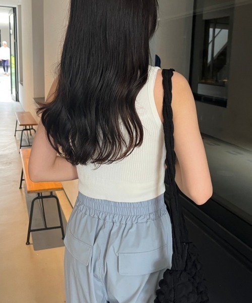 nemne store（ネンネストア）の「《Delfy》ロゴ入りクロップド丈タンクトップ（タンクトップ・レディース・ブラック系その他/オフホワイト/ブラック・フリー）」の10枚目の写真