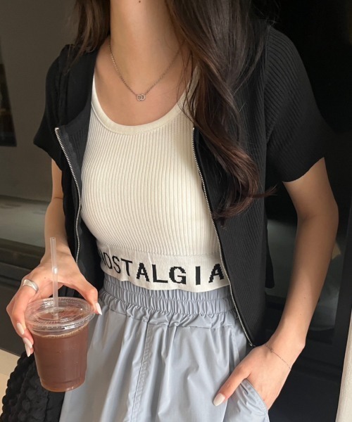 nemne store（ネンネストア）の「《Delfy》ロゴ入りクロップド丈タンクトップ（タンクトップ・レディース・ブラック系その他/オフホワイト/ブラック・フリー）」の4枚目の写真