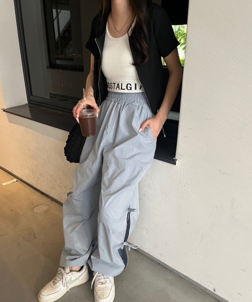 nemne store（ネンネストア）の「《Delfy》ロゴ入りクロップド丈タンクトップ（タンクトップ・レディース・ブラック系その他/オフホワイト/ブラック・フリー）」の5枚目の写真