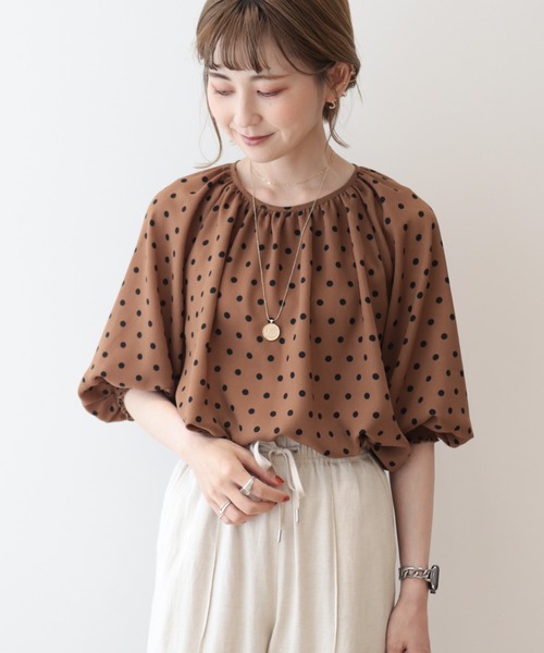AMERICAN HOLIC（アメリカンホリック）の「ドットラグランギャザーブラウス（シャツ/ブラウス・レディース・キャメル/ブラック・M/L）」の4枚目の写真