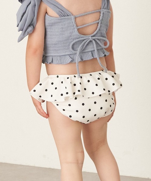 Chico（チコ）の「【WEB限定/水着/ショーツ単品】Kids サイドフリルショーツ（水着・キッズ・ホワイト系その他2/イエロー系その他2/ブラック/ホワイト系その他3・110/130）」の2枚目の写真