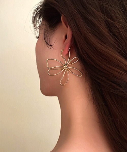 フラワーモチーフ ゴールドフープピアス InRed掲載chill jewelry フラワーモチーフ ゴールドフープピアス InRed掲載chill jewelry