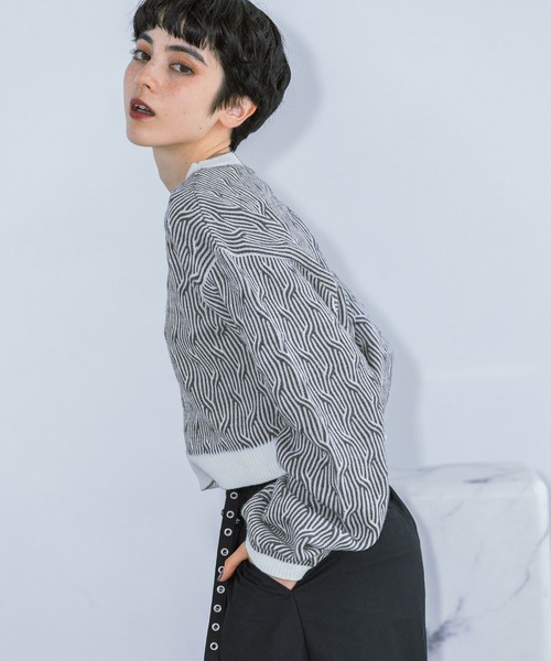 PAGEBOY（ページボーイ）の「クロスケーブルショートプルオーバー（ニット/セーター・レディース・ブラック/パープル/オフホワイト・FREE）」の6枚目の写真