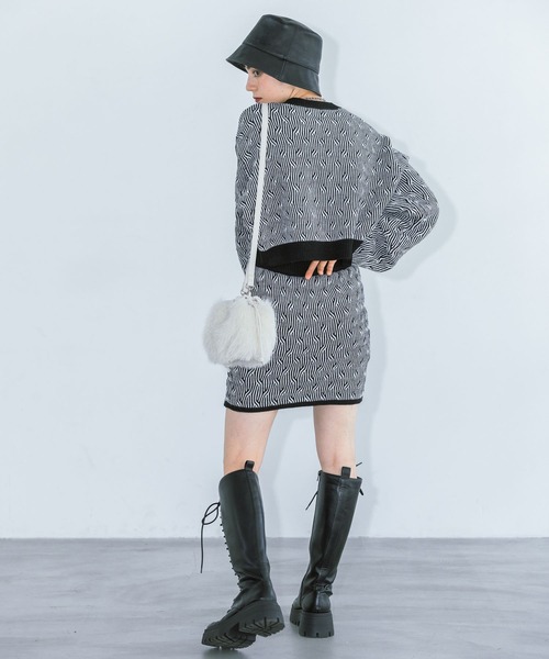 PAGEBOY（ページボーイ）の「クロスケーブルショートプルオーバー（ニット/セーター・レディース・ブラック/パープル/オフホワイト・FREE）」の15枚目の写真