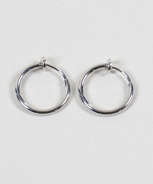 SPINNS（スピンズ）の「メタルイヤリング/フープ1.5cm（イヤリング・レディース・シルバー/ブラック/ゴールド・ONESIZE）」の3枚目の写真