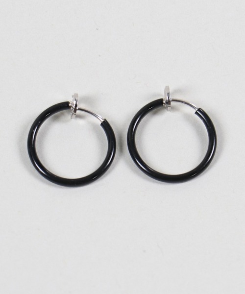 SPINNS（スピンズ）の「メタルイヤリング/フープ1.5cm（イヤリング・レディース・シルバー/ブラック/ゴールド・ONESIZE）」の2枚目の写真