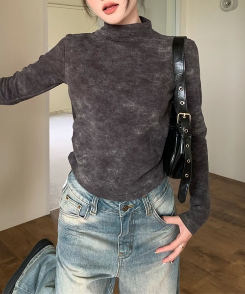 by muni:r（バイ ムニール）の「サイドシャーリングタートルネック（Tシャツ/カットソー・レディース・チャコール/カーキブラウン/クリーム・FREE）」の5枚目の写真