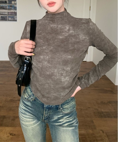 by muni:r（バイ ムニール）の「サイドシャーリングタートルネック（Tシャツ/カットソー・レディース・チャコール/カーキブラウン/クリーム・FREE）」の14枚目の写真