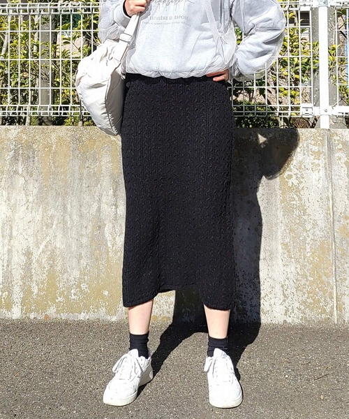 Q（キュー）の「ケーブルニットスカート（スカート・レディース・ブラック/ベージュ・MEDIUM）」の2枚目の写真