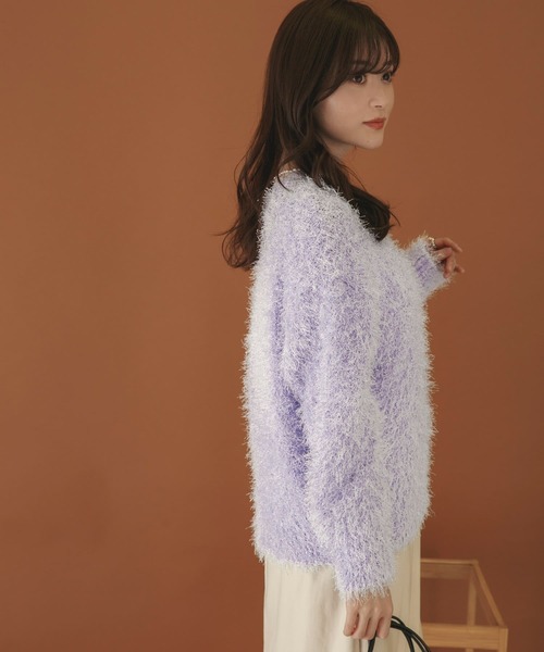 HEYUMM（ヘユム）の「Vネックラメフリンジセーター（ニット/セーター・レディース・ベージュ/ラベンダー/チャコールグレー・ONE）」の18枚目の写真