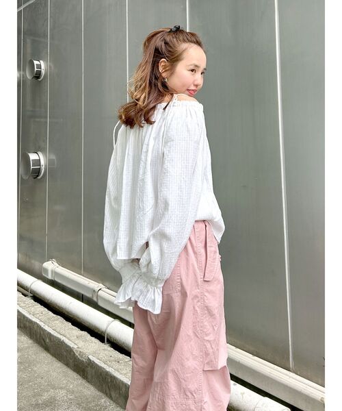 Ungrid（アングリッド）の「オフショルギャザーボリュームブラウス（シャツ/ブラウス・レディース・オフホワイト/オレンジ・FREE）」の20枚目の写真