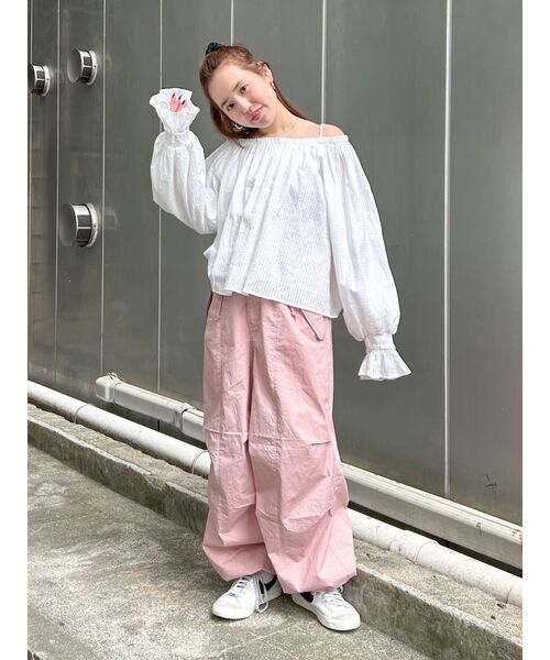 Ungrid（アングリッド）の「オフショルギャザーボリュームブラウス（シャツ/ブラウス・レディース・オフホワイト/オレンジ・FREE）」の18枚目の写真