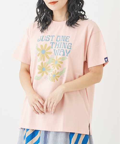 CUBE SUGAR(キューブシュガー)の「オーガニックコットンフラワープリントTシャツ(Tシャツ/カットソー・レディース・ネイビー/マルチ/グリーン/ナチュラル/ピンク・M)」の1枚目の写真