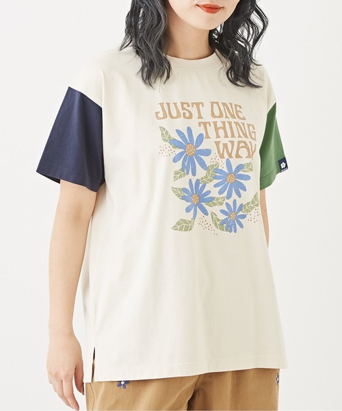 CUBE SUGAR(キューブシュガー)の「オーガニックコットンフラワープリントTシャツ(Tシャツ/カットソー・レディース・ネイビー/マルチ/グリーン/ナチュラル/ピンク・M)」の5枚目の写真