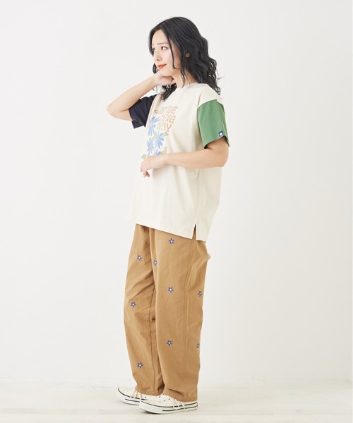 CUBE SUGAR(キューブシュガー)の「オーガニックコットンフラワープリントTシャツ(Tシャツ/カットソー・レディース・ネイビー/マルチ/グリーン/ナチュラル/ピンク・M)」の21枚目の写真