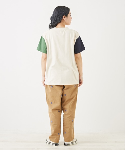 CUBE SUGAR(キューブシュガー)の「オーガニックコットンフラワープリントTシャツ(Tシャツ/カットソー・レディース・ネイビー/マルチ/グリーン/ナチュラル/ピンク・M)」の20枚目の写真