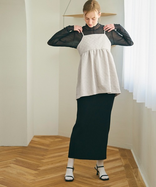 coca（coca）（コカ）の「【WEB限定セール】上品エンボスバックシャンビスチェ（キャミソール・レディース・ライトベージュ/ブラック・M/L）」の11枚目の写真