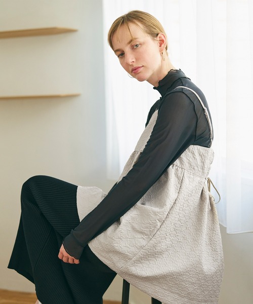 coca（coca）（コカ）の「【WEB限定セール】上品エンボスバックシャンビスチェ（キャミソール・レディース・ライトベージュ/ブラック・M/L）」の10枚目の写真