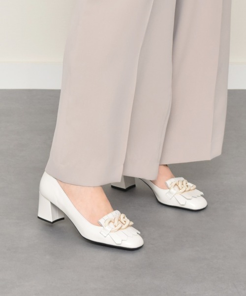 inter-chaussures(インターショシュール)の「【INTER-CHAUSSURES】スクエアトウチェーンキルトパンプス(I41000)(パンプス・レディース・ホワイト/ブラック系その他・37/38/35)」の2枚目の写真
