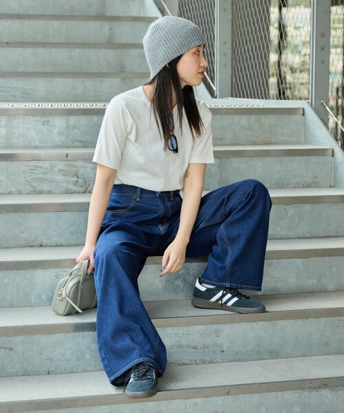 FREAK'S STORE(フリークスストア)の「限定展開 カーブライン タックデニム(デニムパンツ・レディース・グレー/ブルー/ネイビー・SMALL/MEDIUM)」の5枚目の写真