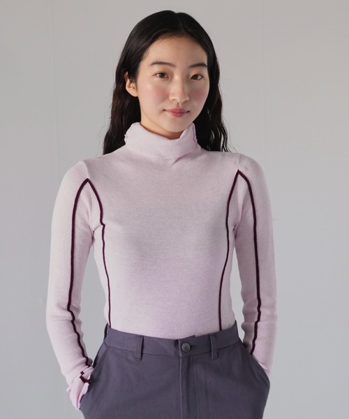 Uenui(ウニュイ)の「【ZOZO限定】ライン タートルネック リブニット(Tシャツ/カットソー・レディース・ブラック/ピンク・FREE)」の3枚目の写真