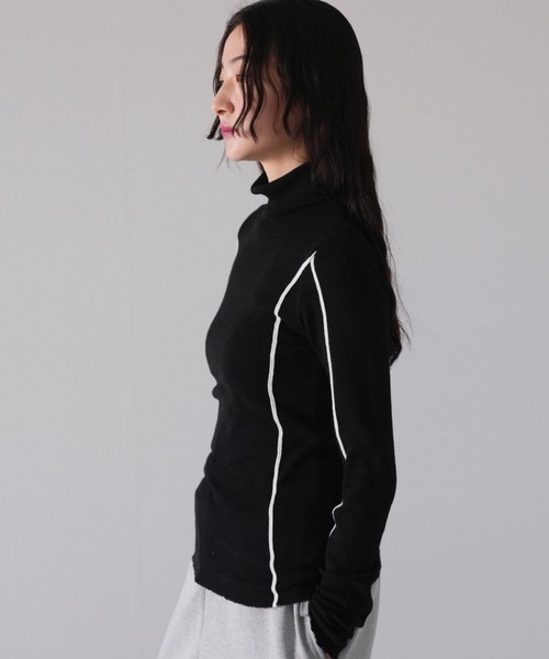 Uenui(ウニュイ)の「【ZOZO限定】ライン タートルネック リブニット(Tシャツ/カットソー・レディース・ブラック/ピンク・FREE)」の4枚目の写真