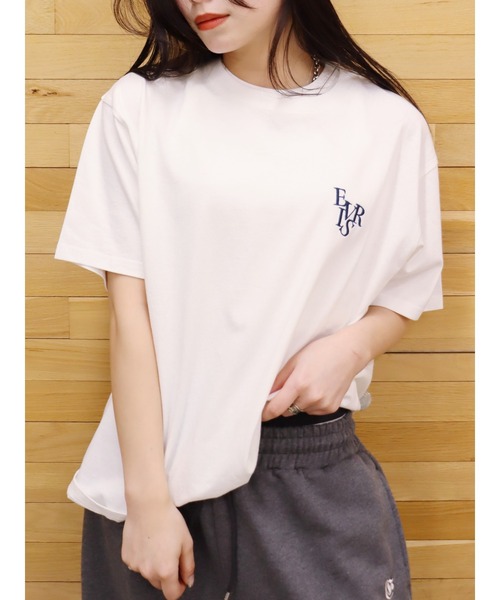 EVRIS(エヴリス)の「【WEB限定】ワンポイントベーシックTシャツ(Tシャツ/カットソー・レディース・ホワイト/ブラック/ブルー/グリーン/ピンク・FREE)」の2枚目の写真